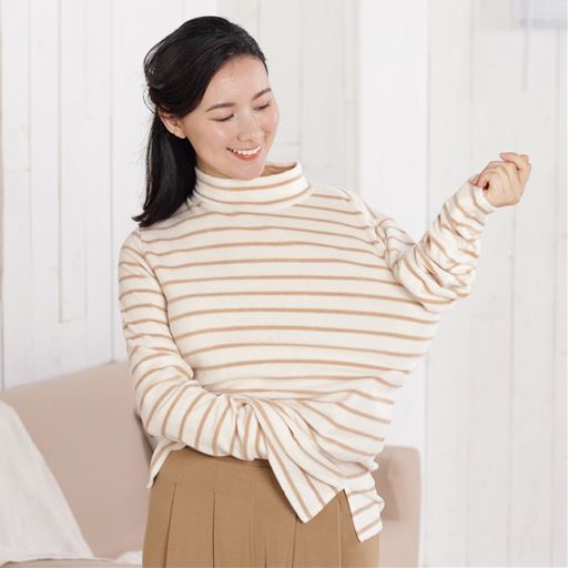 ボーダー<br>軽くて伸びるフリースで重ね着しても<br>肌なじみが良くラクな着心地