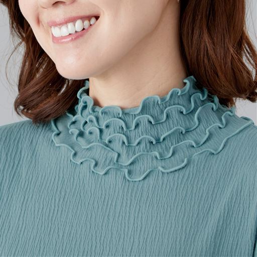 A(セージブルー)<br>プチハイネックで首元カバー!