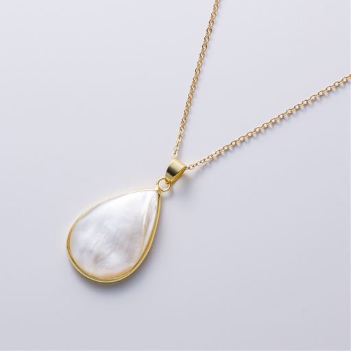 シンプルで洋服などにも合わせやすいデザイン