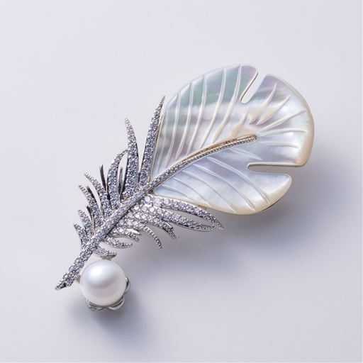 シェル フェザーモチーフブローチ