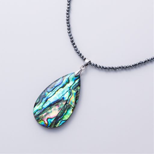 美しい虹色の輝きが特徴的なアバロンシェル