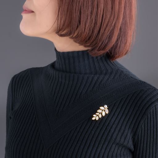 シェルリーフモチーフブローチ