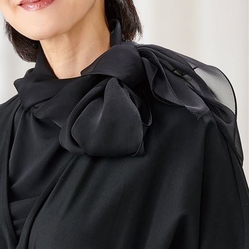 ブラック<br>雨の日など、ちょっと肌寒い日にも重宝。