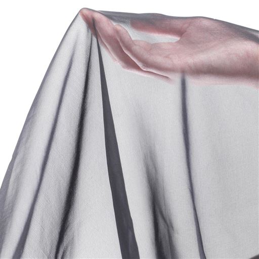 やわらかく透け感の美しいシフォン素材。