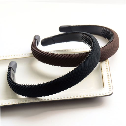 (左から)ブラック、ブラウン