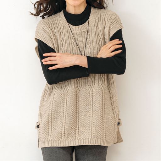 ベージュ<br>※インナー、アクセサリーは商品に含まれません。