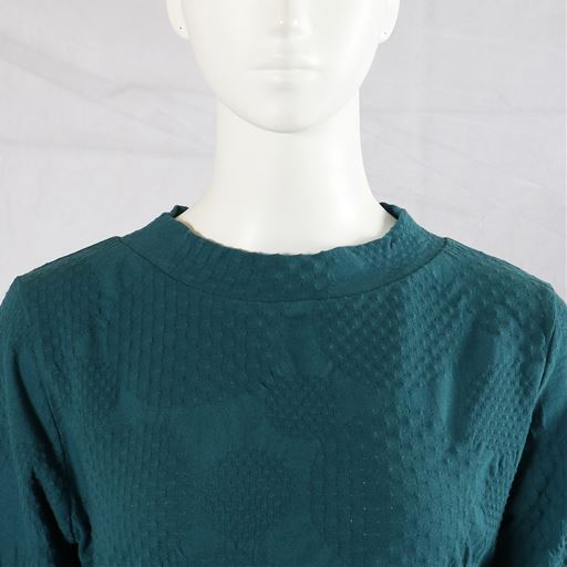 日本製 ふくれジャカードプルオーバー<br>襟元