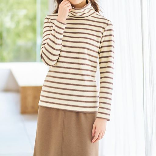 ルーズネックプルオーバー