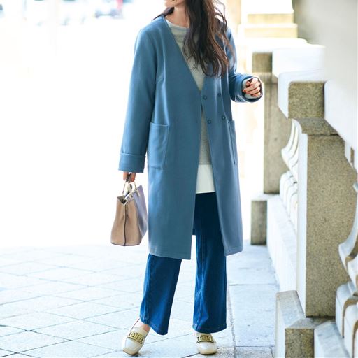 フェイクウールノーカラーコート<br>アッシュブルー コーディネート例