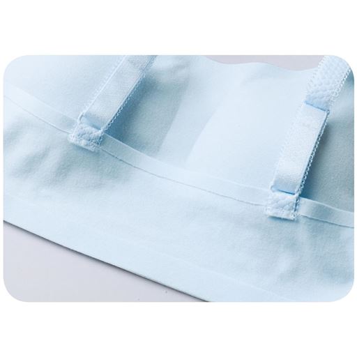 フラットな仕様で肌にくいこみにくいから、薄手のトップスにも響きにくい