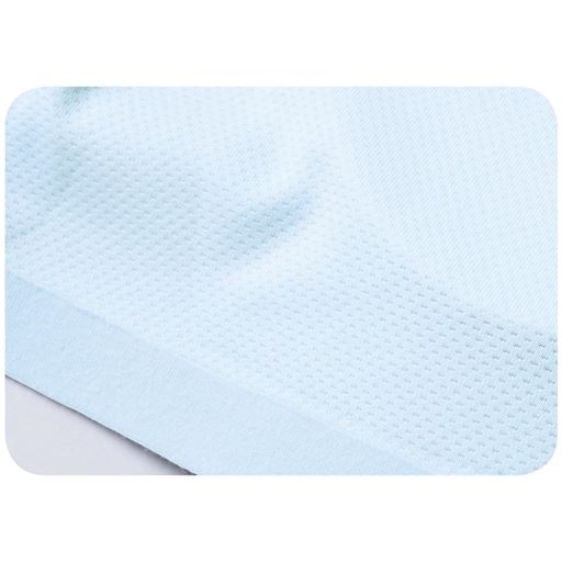 肌側がメッシュになっていて通気性が良くムレにくい