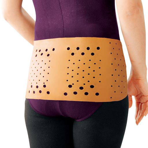 しっかりフィットして腰全体をガード