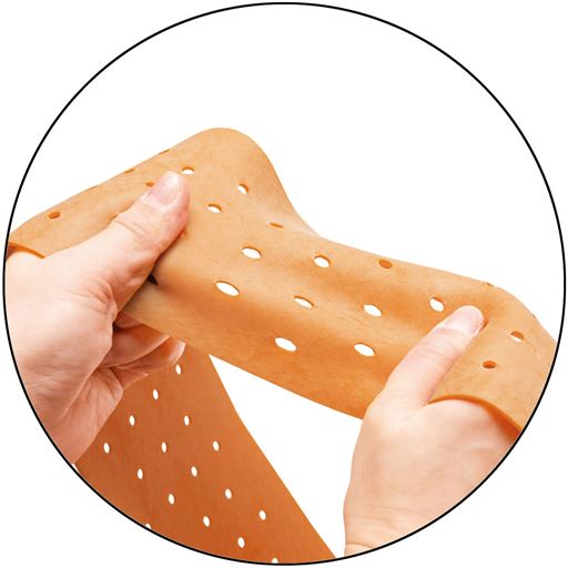 ポンチ穴で通気性があり、快適な着用感