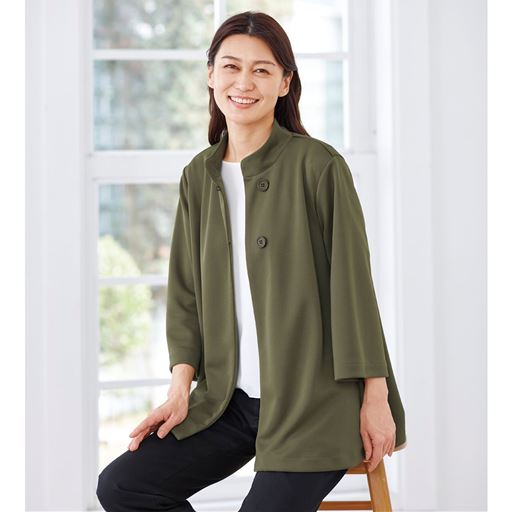 カーキ<br>前を開けて