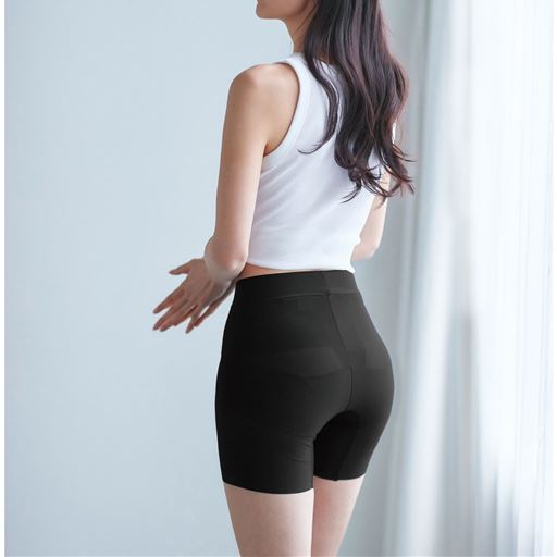 ブラック<br>はくことで「骨盤底筋群をサポート」