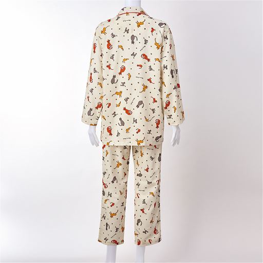 ベージュ系 バックスタイル