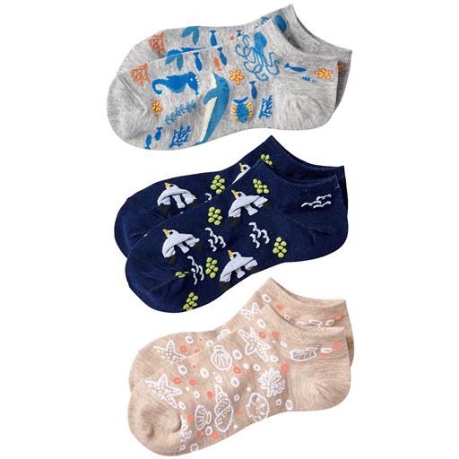 スニーカーから靴下の履き口がすこしのぞくスニーカー丈ソックス A(グレー杢・紺・ベージュ)