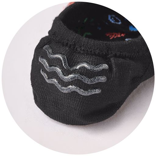 (肌側) スニーカーインはかかとにすべり止め付き