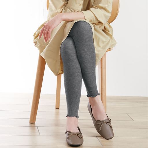 やわらかウエストゴムのレギンス。 チャコールグレー 着用例