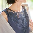 胸元レースタンクトップ