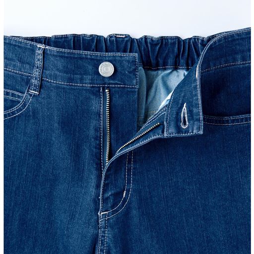 ウエストは後ろゴム仕様でラク 本格仕様のファスナー開きデザインだから、トップスインもすっきり決まる