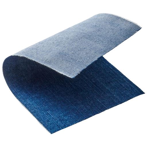 さらに薄く軽くなって涼しく進化!心地良さを追求した夏のデニムパンツ ひんやりベタつきにくい 肌に触れるとひんやり感じるナイロン混素材。汗を素早く吸い取って乾かし、ドライで快適なはき心地をキープします