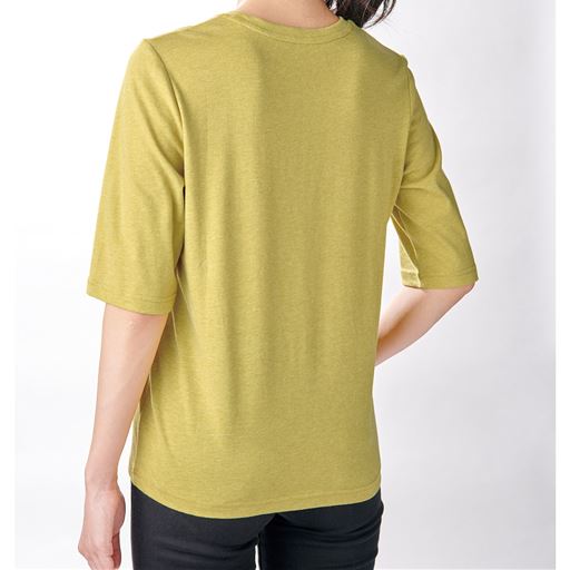 体のラインを拾いすぎないきれい見えシルエット<br>※画像は5分袖です