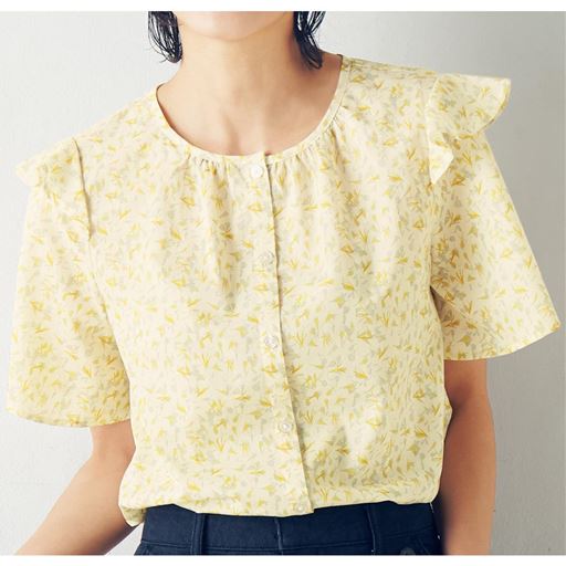 プランティカコラボフリルブラウス<br><br>好感度の高い装いを叶える、小花柄のフリルブラウス