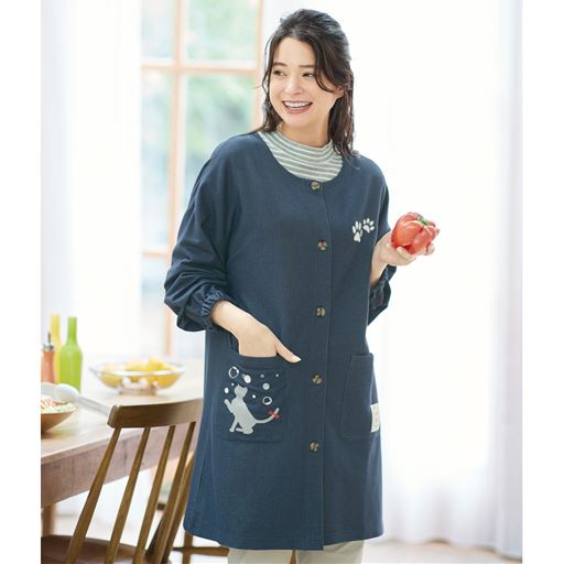 ねこプリントが可愛い!ニットデニム割烹着