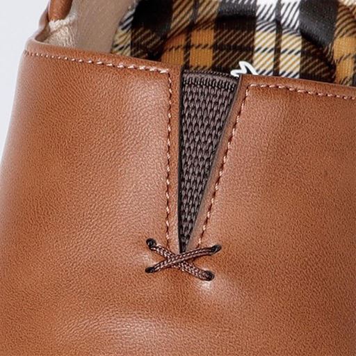 はき口にゴムを使用し、脱ぎはきしやすい