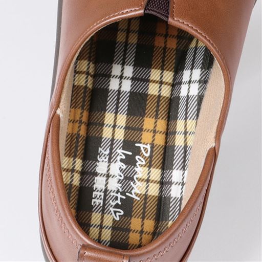 かかとにフィットし、衝撃を軽減するU字型クッション