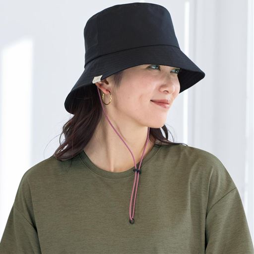 ブラック<br>後ろ側 (長いつば) <br>長いつばを後ろにすれば首筋の日焼け対策に