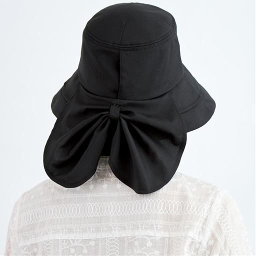 バックスタイル<br>後ろで留めれば、可愛いリボンに!