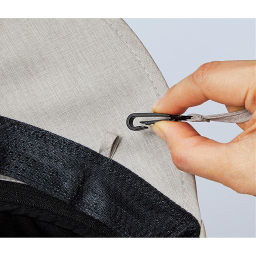 3.取り外し可能なあごヒモ付き<br>フックで取り外しOK!