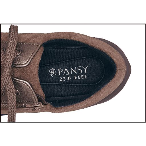 中敷のU字型アーチクッションがかかとを包み込むようにフィットして、足裏にかかる衝撃を緩和。