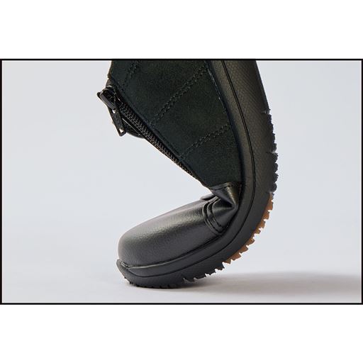 軽量で屈曲性に優れたソール。