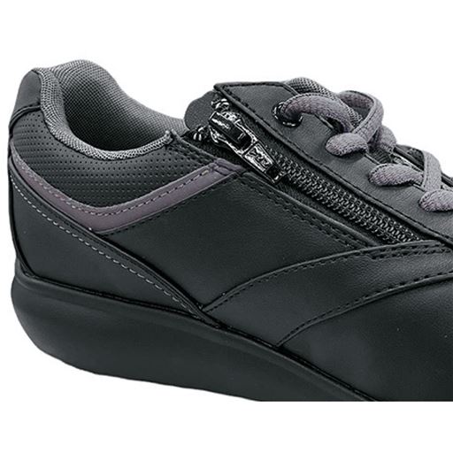 ファスナーで脱ぎはきスムーズ