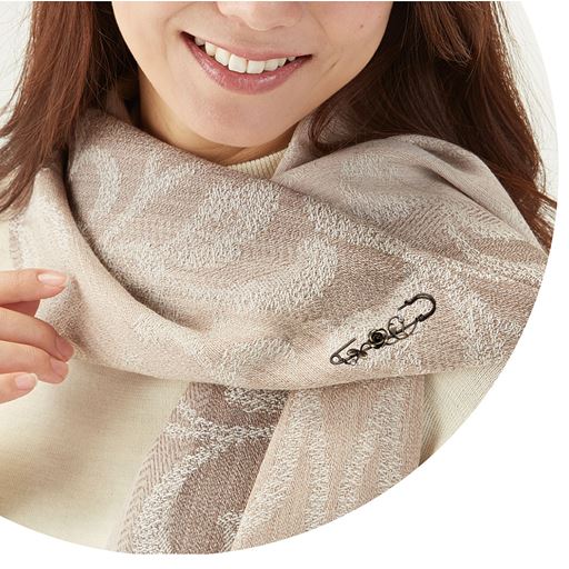 A(ローズ)<br>ストールと合わせて装いを華やかに