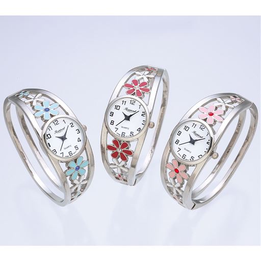 (左から)ブルー レッド ピンク