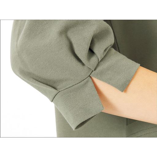 袖口スリットで、ひじ曲げもラク