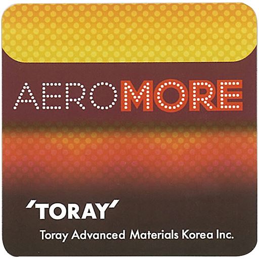 あたたかさを保ち軽くて着心地のよい、東レの「エアロモア」を使用。