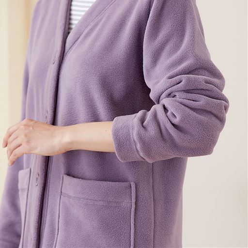 袖口の切替えでたくし上げやすい