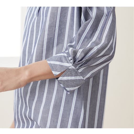 袖口はスリット入りでひじ曲げしやすく、動きやすい