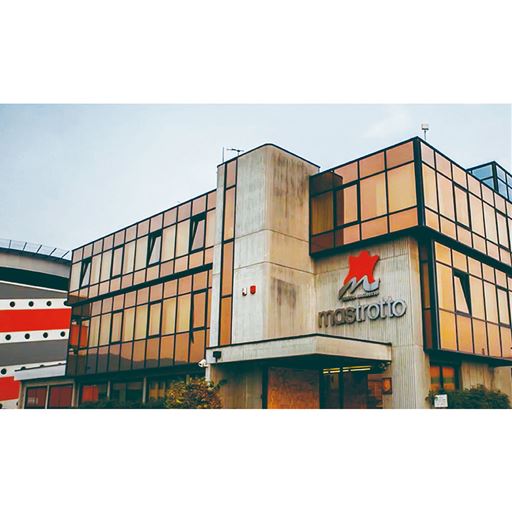 こだわりのイタリアマストロット社製皮革を使用し国内で職人が丁寧に製造