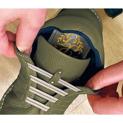 ヒモは伸縮性のあるゴムだから脱ぎはきラクラク。