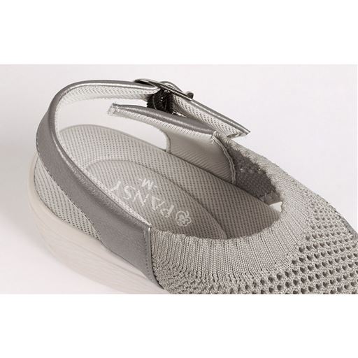 シルバー<br>クッションインソールが足裏にふんわりフィット。