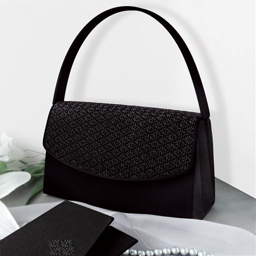 漆刺繍仕立てのフォーマルバッグ