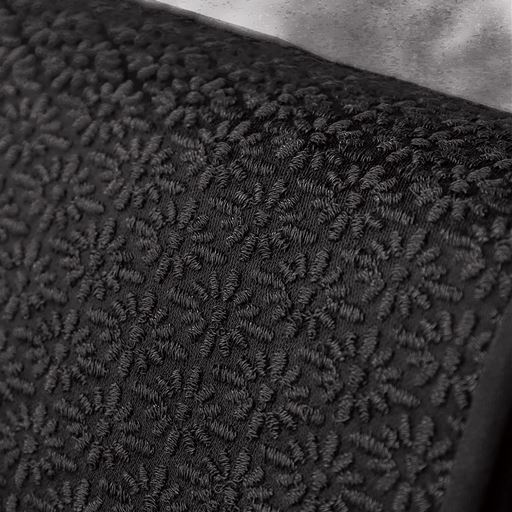 凛とした上品さが漂う菊菱柄