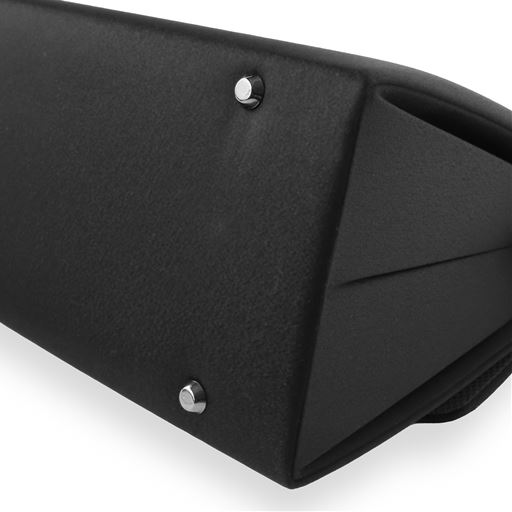 底鋲付きでしっかりとした安定感。