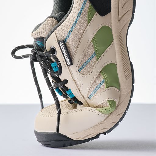 屈曲性がよく、足の動きにフィットして歩きやすい